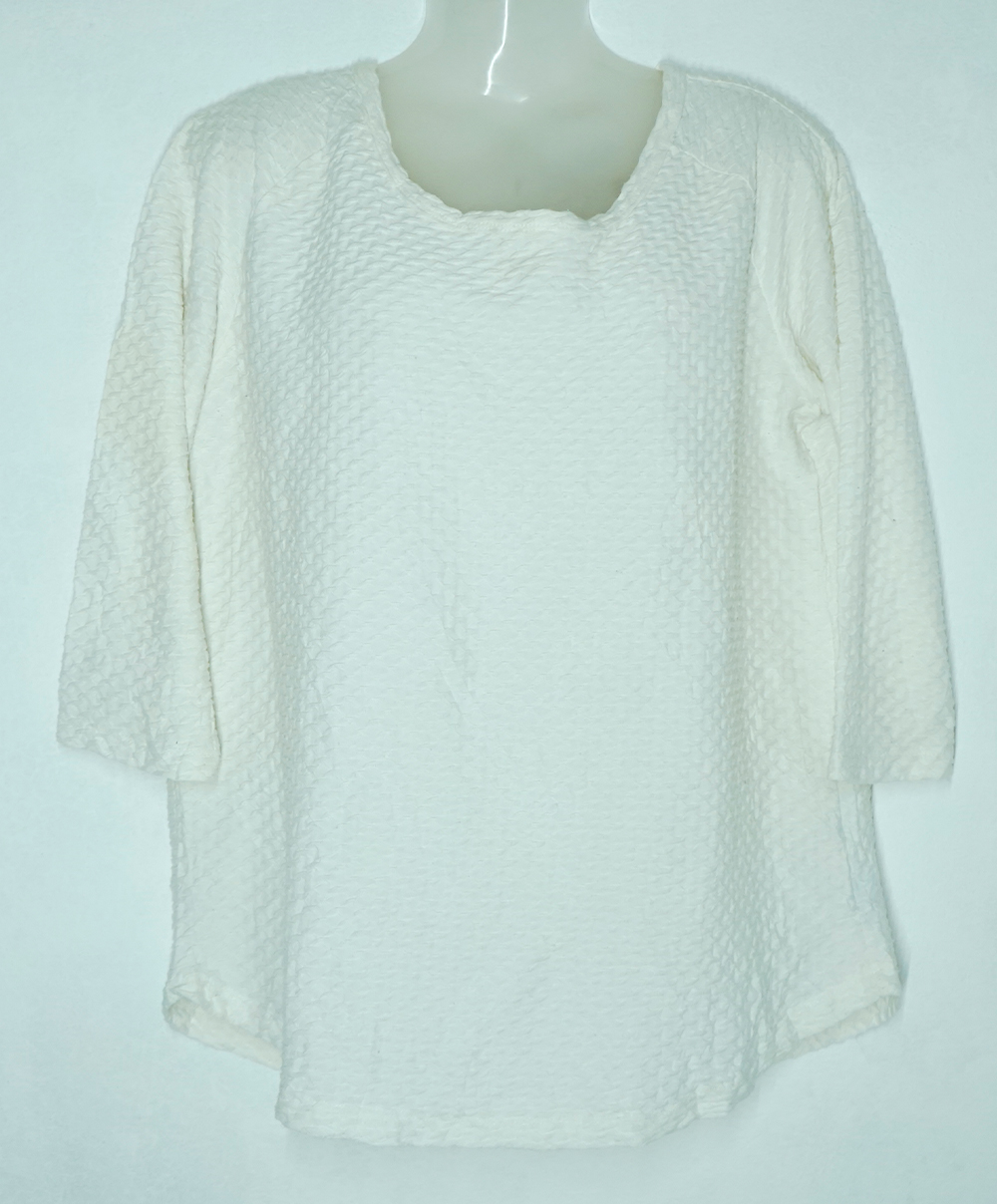 Chic White Textured Top - Image 5